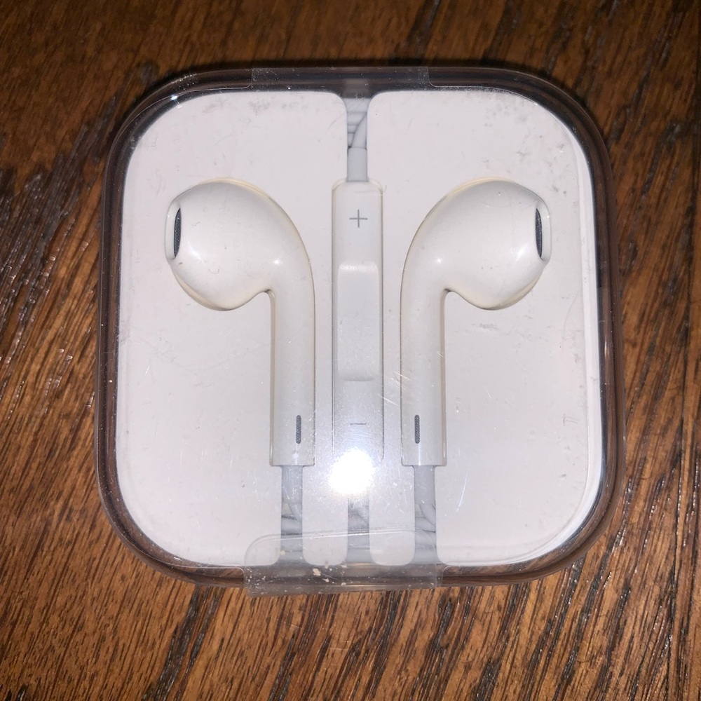 Apple Wired Ear Buds New in Box